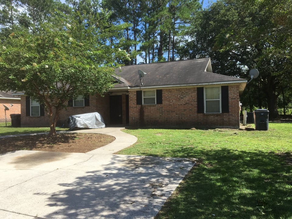 308-310 Baltic Ct in St. Marys, GA - Building Photo