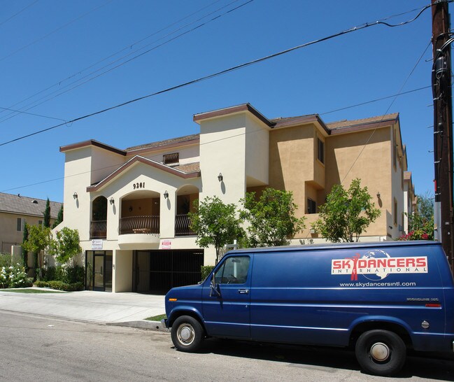 9201 Tobias Ave in Panorama City, CA - Building Photo - Building Photo