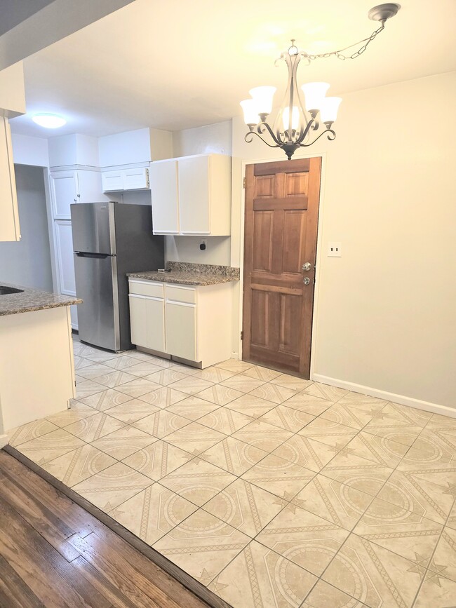 1037 E 57th St, Unit First Floor in Brooklyn, NY - Building Photo - Building Photo
