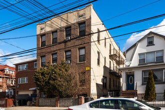 Radcliff Arms in Bronx, NY - Building Photo - Primary Photo