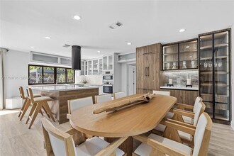 116 W 1st Ct in Miami Beach, FL - Building Photo - Building Photo