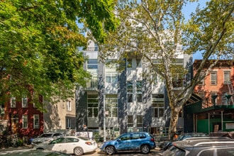 93 Waverly Ave in Brooklyn, NY - Foto de edificio - Building Photo