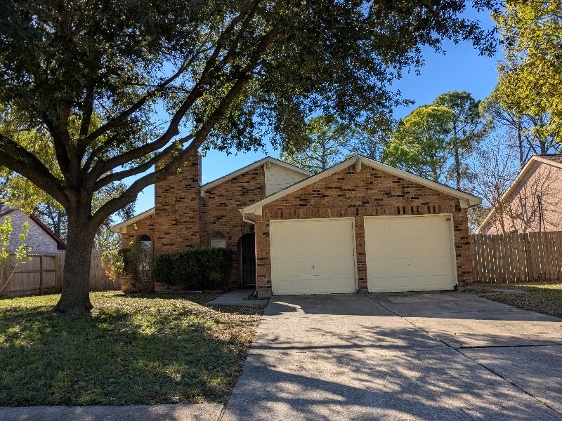 7211 Winding Trace Dr in Houston, TX - Building Photo