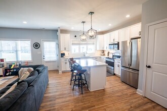 1068 Brownstone Ln in Forest, VA - Foto de edificio - Building Photo
