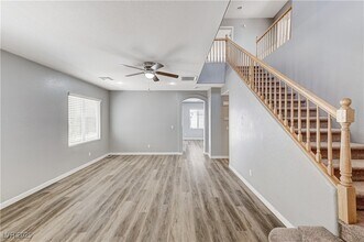 9174 W Brilliant Prairie Ct in Las Vegas, NV - Foto de edificio - Building Photo