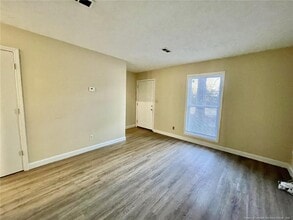 5846 Aftonshire Dr in Fayetteville, NC - Foto de edificio - Building Photo