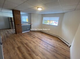46 Almont St, Unit 3r in Medford, MA - Building Photo