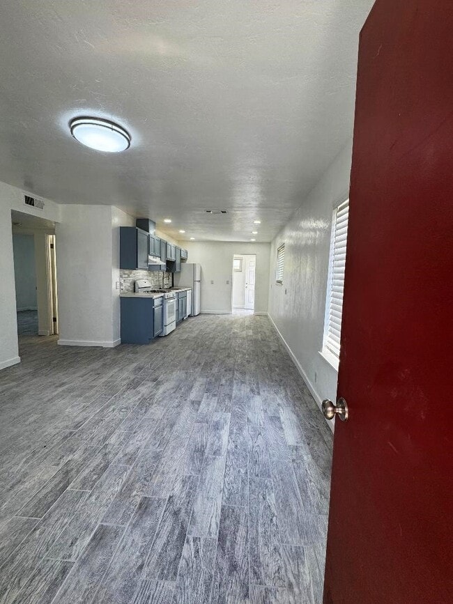 667 Almond St in Yuba City, CA - Building Photo - Building Photo