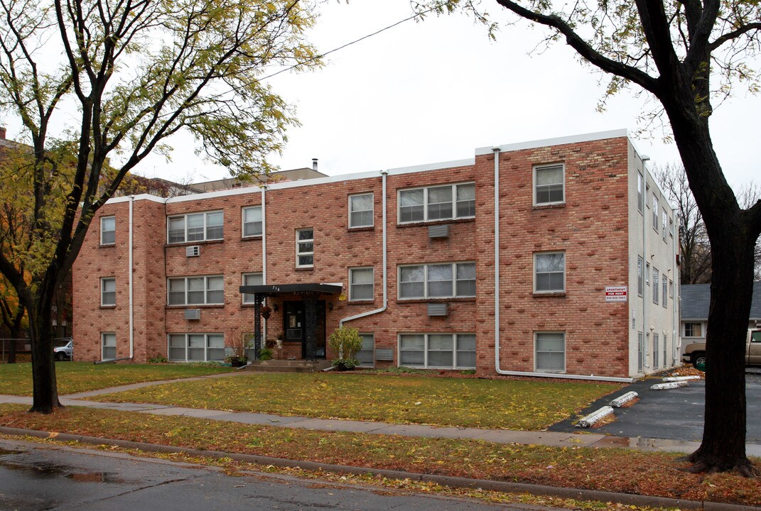 716 38th Ave NE in Minneapolis, MN - Building Photo