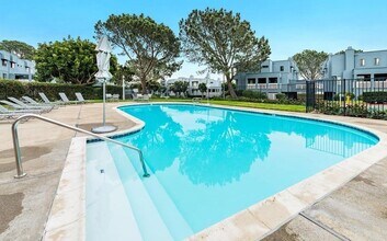 863 America Way in Del Mar, CA - Building Photo - Building Photo