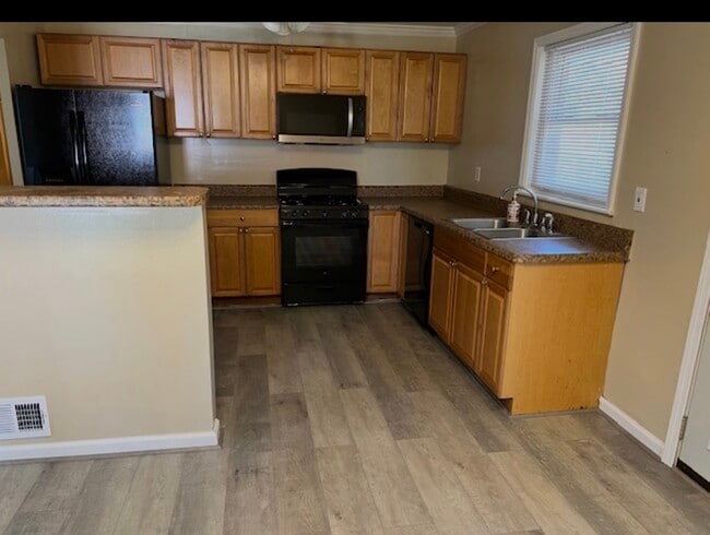 property at 1607 Hampshire Pl