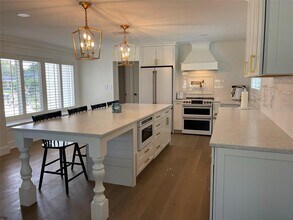 1833 Pandora Dr in Sarasota, FL - Building Photo - Building Photo