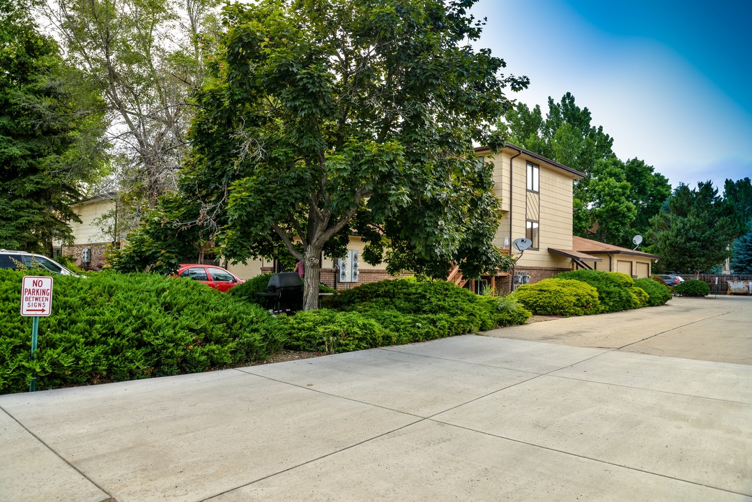 212 E Longs Peak Ave in Longmont, CO - Building Photo