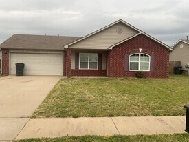 10805 E 124th St N in Collinsville, OK - Building Photo