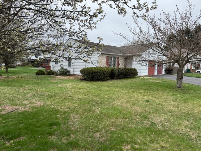 92 Jonathan Dr in Easton, PA - Building Photo - Building Photo
