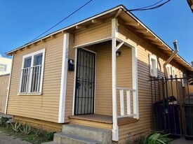 426 W Cereza Way in Long Beach, CA - Building Photo