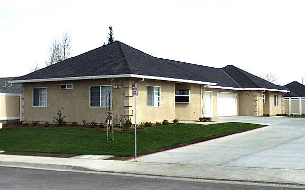 515-521 Pedersen Rd in Oakdale, CA - Building Photo