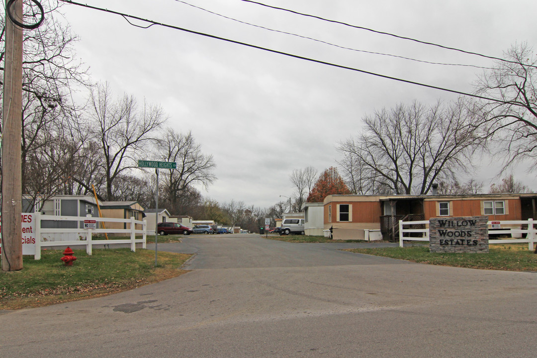 27 Willow Wood Ct in Caseyville, IL - Building Photo