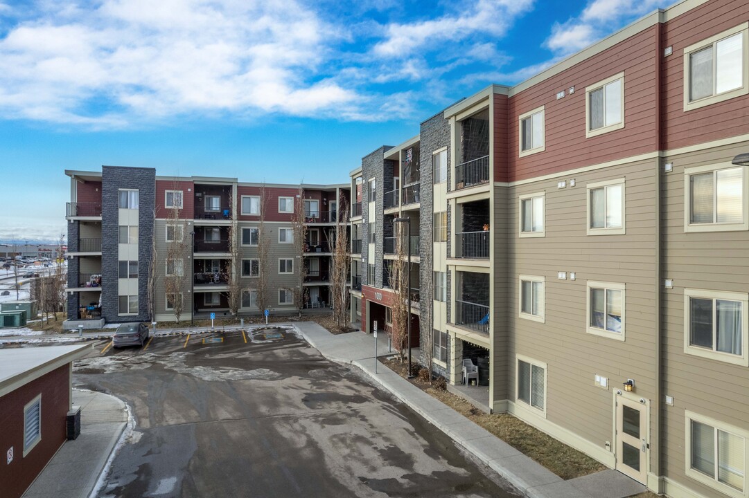Saddle Stone in Calgary, AB - Building Photo