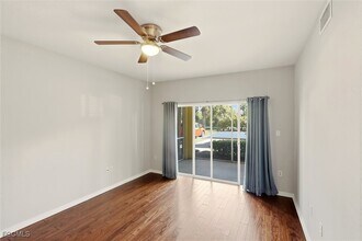 6490 Aragon Way in Ft. Myers, FL - Foto de edificio - Building Photo