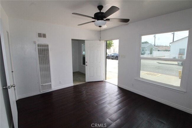 4954 Tweedy Blvd, Unit F in South Gate, CA - Building Photo - Building Photo