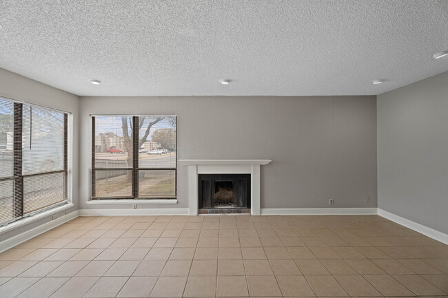 4705 58th St in Lubbock, TX - Foto de edificio - Building Photo