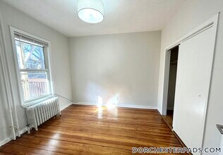 153 E Cottage St in Boston, MA - Building Photo - Building Photo