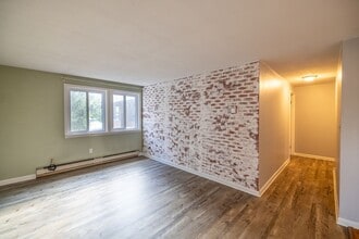 489 Idlewood Blvd in Baldwinsville, NY - Foto de edificio - Building Photo