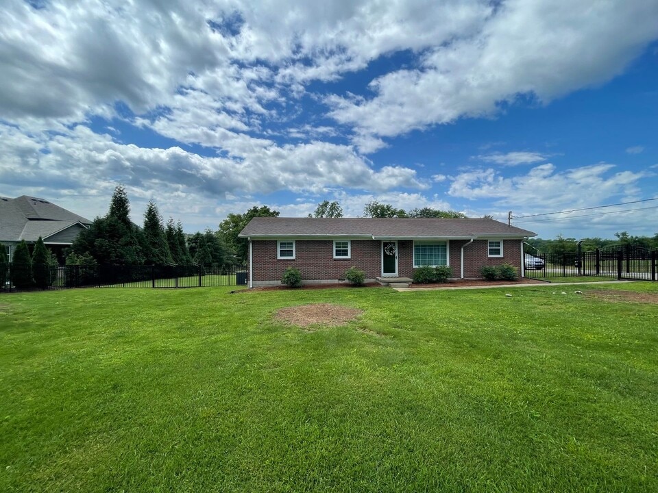 172 Chester Stevens Rd in Franklin, TN - Building Photo
