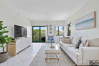2105 Lavers Cir in Delray Beach, FL - Building Photo - Building Photo