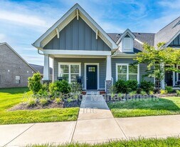12623 Needlepoint Dr in Farragut, TN - Building Photo