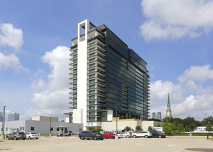 The River Oaks in Houston, TX - Building Photo - Building Photo