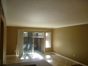 18350 Hatteras St in Los Angeles, CA - Building Photo - Building Photo