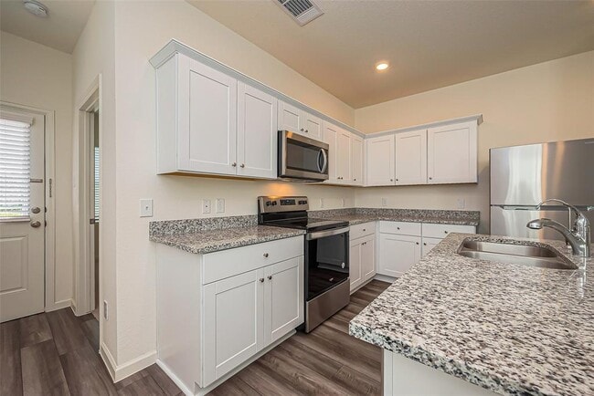 614 Edge Lake Ct in Montgomery, TX - Building Photo - Building Photo