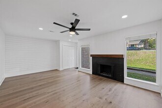 6411 Chimney Creek Cir in Austin, TX - Foto de edificio - Building Photo