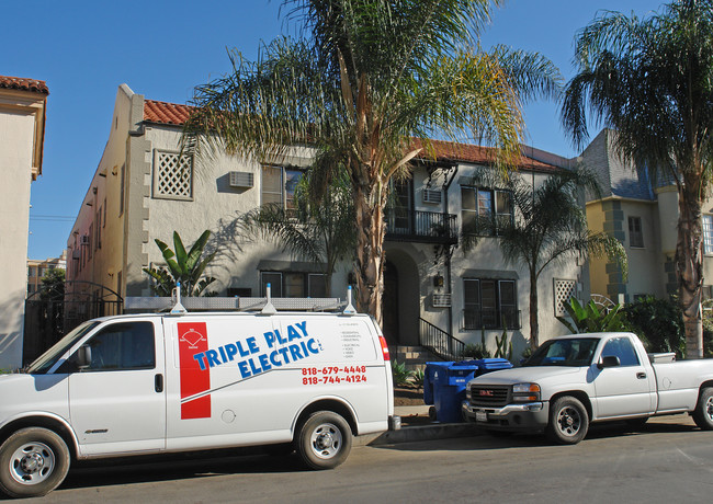 412 S Cochran Ave in Los Angeles, CA - Foto de edificio - Building Photo