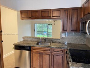 713 Gardens Dr in Pompano Beach, FL - Building Photo - Building Photo