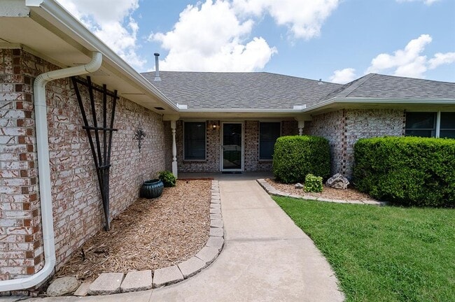 3215 Woodsboro Dr in Norman, OK - Building Photo - Building Photo