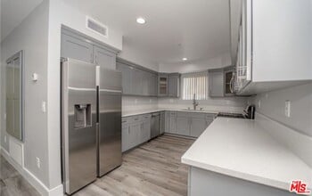 1348 E Vernon Ave in Los Angeles, CA - Building Photo - Building Photo