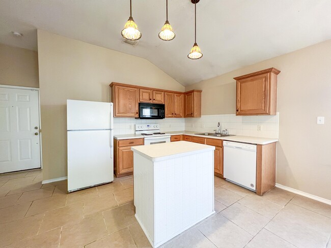 1632 Jesse Guerrero Cir in New Braunfels, TX - Building Photo - Building Photo