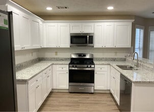 810 Trellis Pond Ct in Lawrenceville, GA - Building Photo - Building Photo