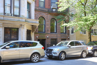 312 W 76th St in New York, NY - Building Photo - Building Photo