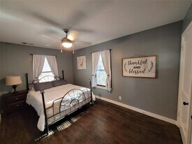 206 W 55th 1/2 St in Austin, TX - Building Photo