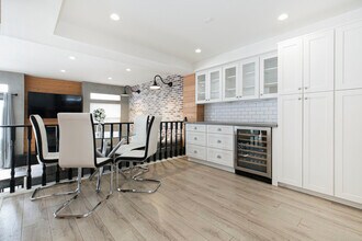 11911 Magnolia Blvd in Valley Village, CA - Building Photo - Building Photo