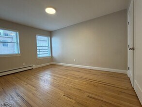 93 Centre St in Nutley, NJ - Building Photo - Building Photo