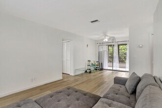 3930 Crystal Lake Dr in Pompano Beach, FL - Building Photo - Building Photo