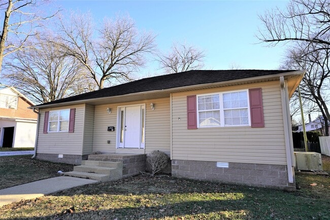 210 Lee St in Martin, TN - Building Photo - Building Photo