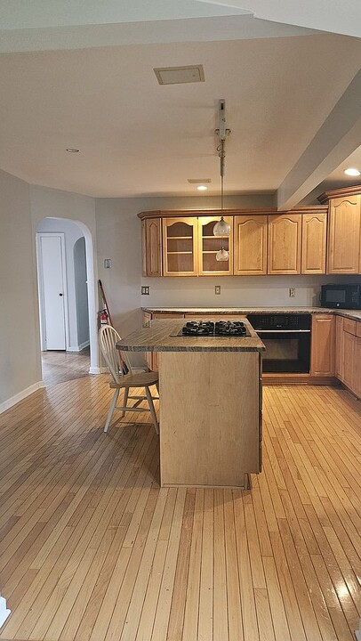 600 Fernwood Terrace in Linden, NJ - Building Photo