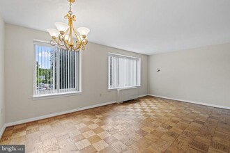 3000 Spout Run Pkwy in Arlington, VA - Building Photo - Building Photo