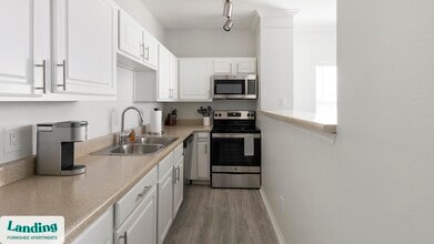 1601 W Arbrook Blvd in Arlington, TX - Foto de edificio - Building Photo